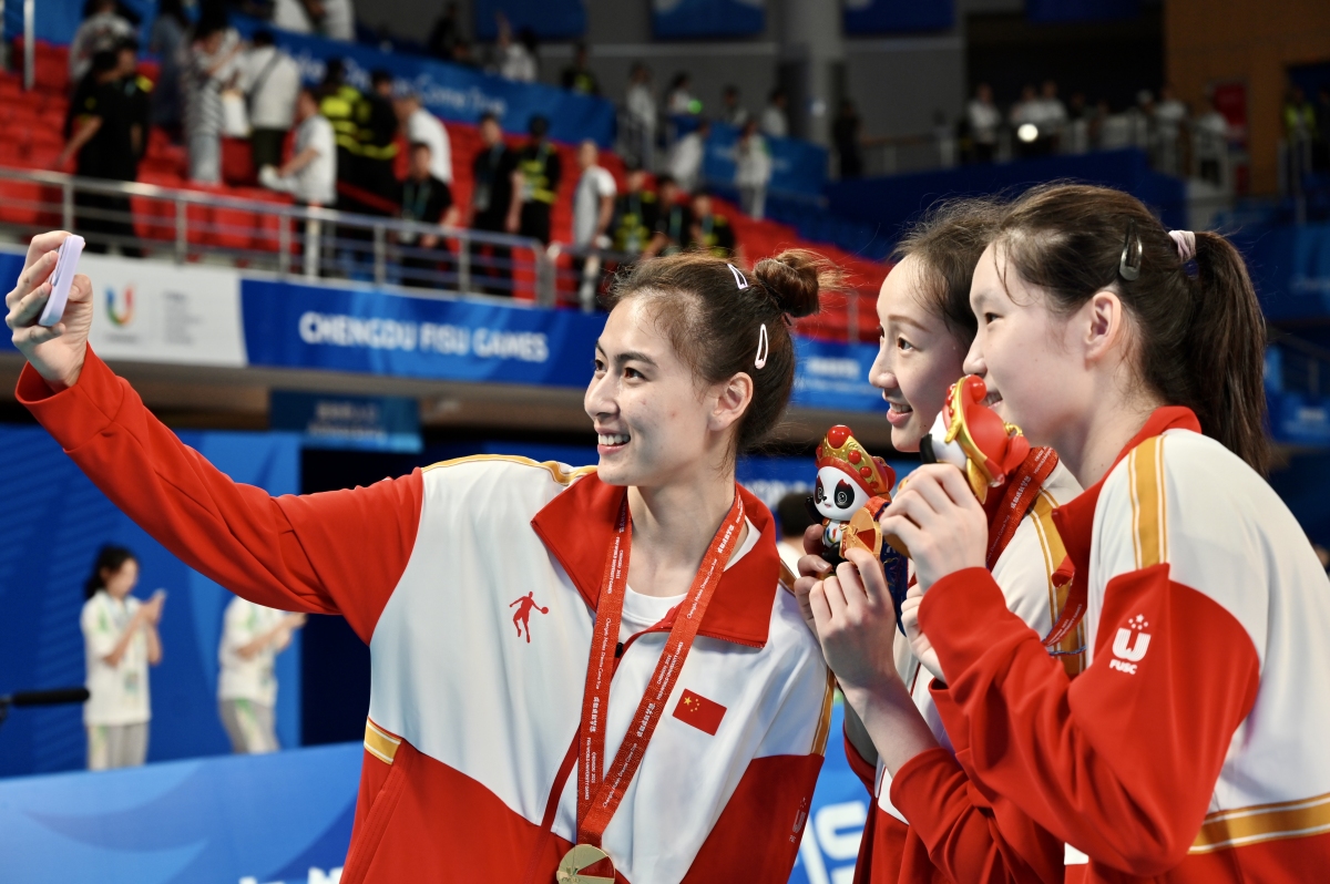 勒沃库森训练开放日，清晨强势反弹引欢呼，葡超在即，控场能力受关注