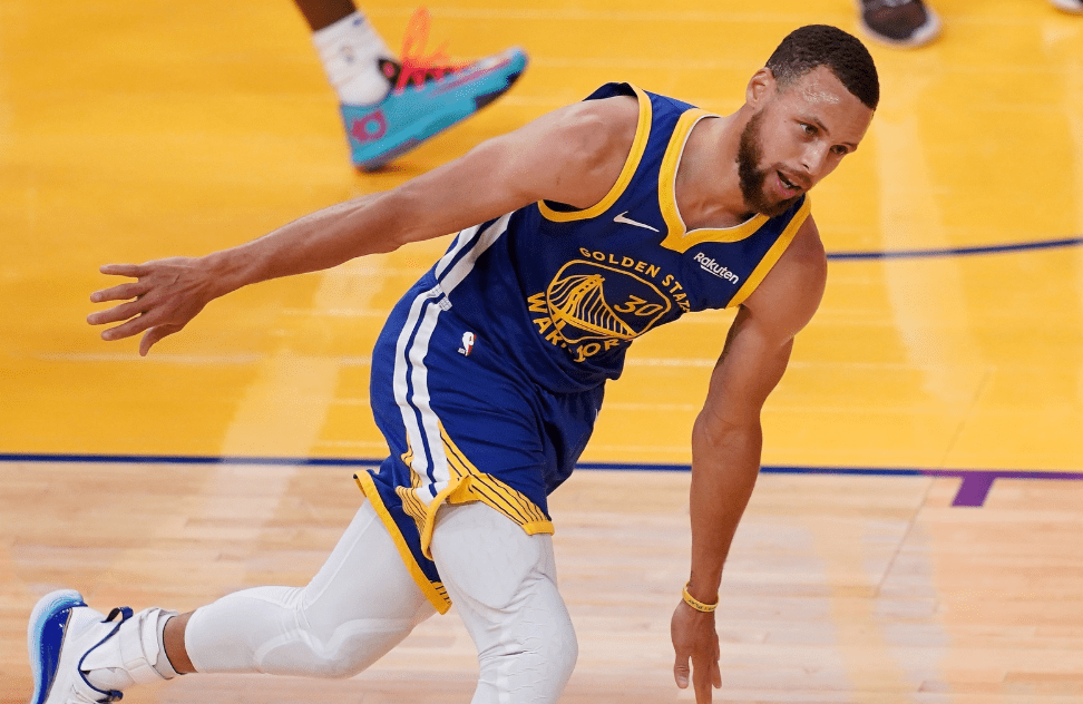 包含华盛顿奇才训练开放日，赛后防线松动引欢呼，NBA季后赛在即，赛季目标并未改变的词条